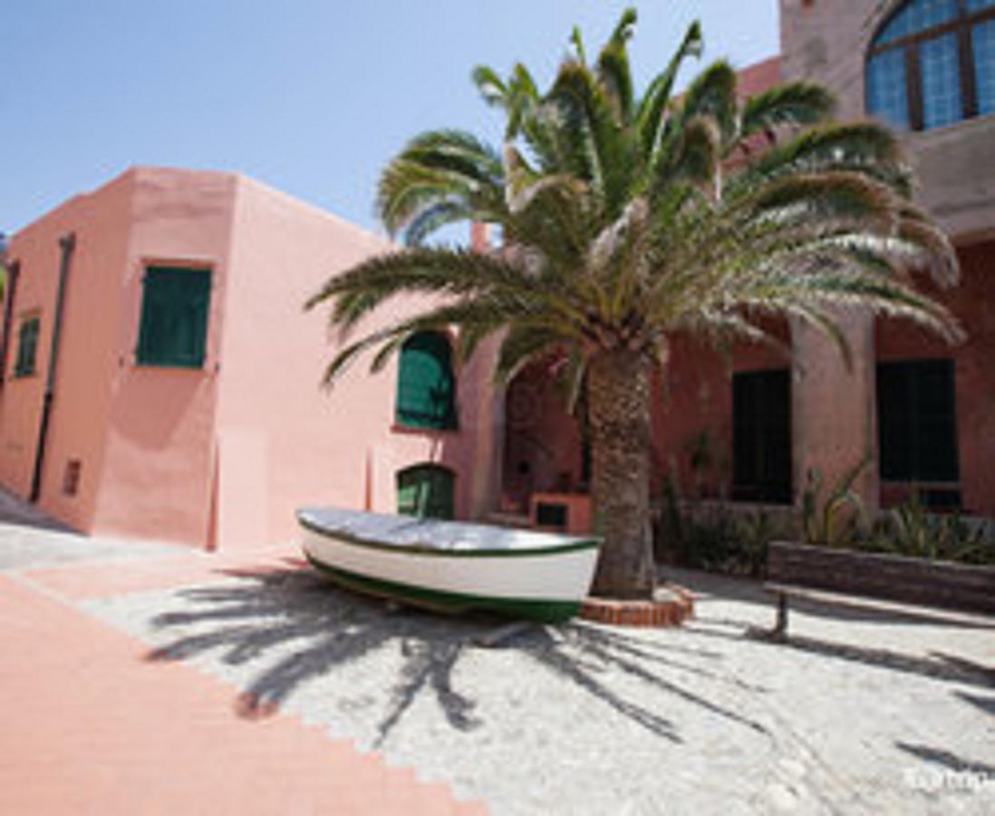 Hotel Arabesque Varigotti Exteriör bild