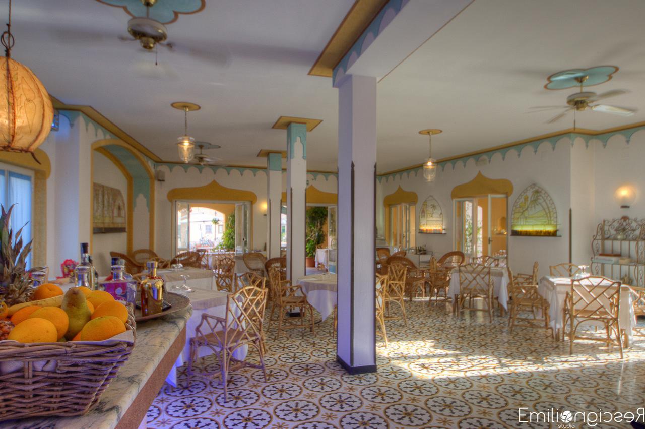 Hotel Arabesque Varigotti Exteriör bild