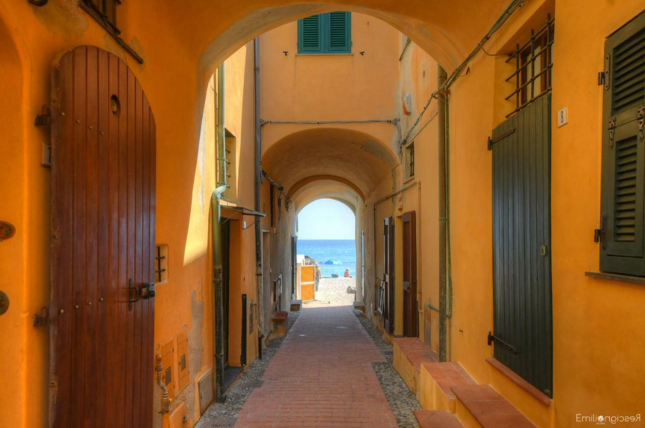 Hotel Arabesque Varigotti Exteriör bild