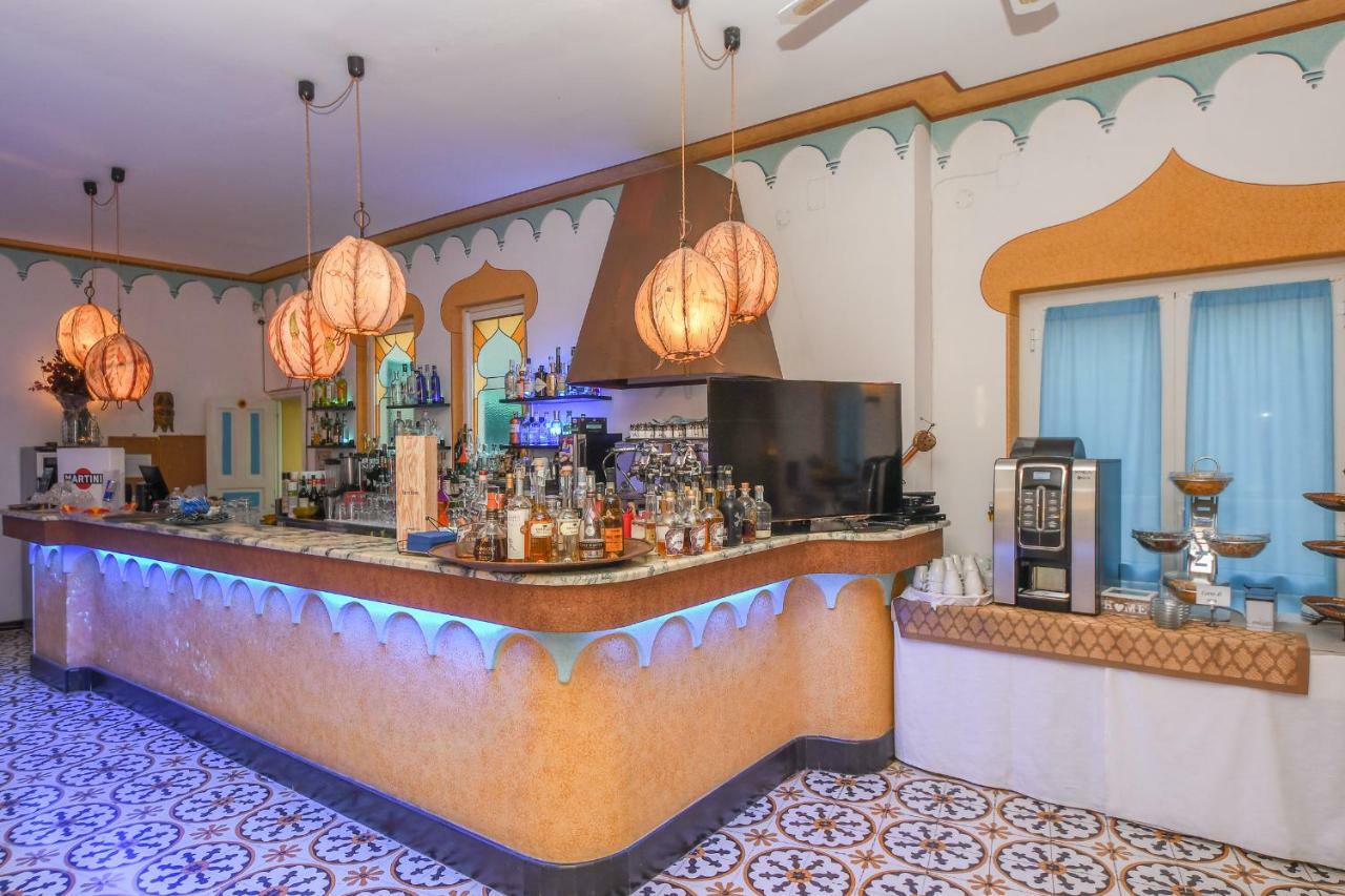 Hotel Arabesque Varigotti Exteriör bild