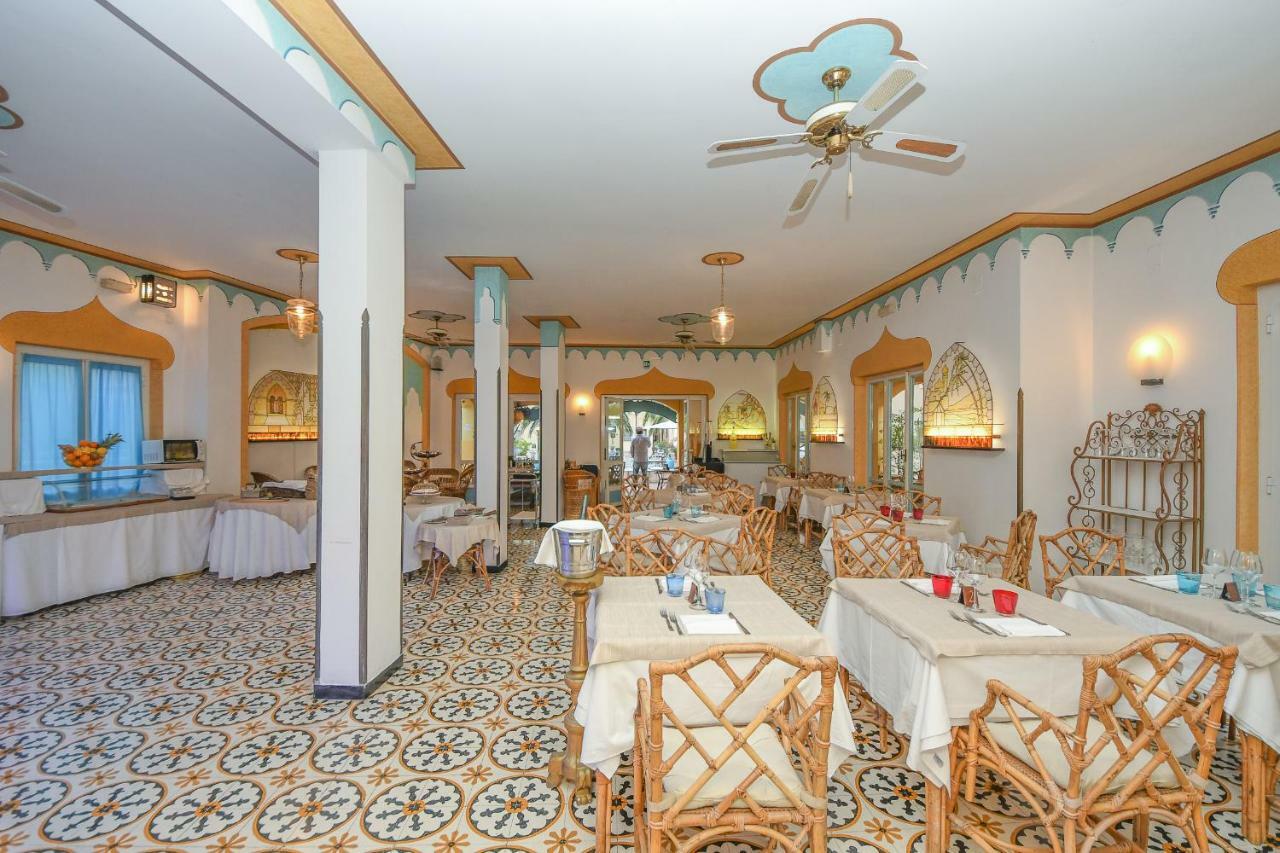 Hotel Arabesque Varigotti Exteriör bild