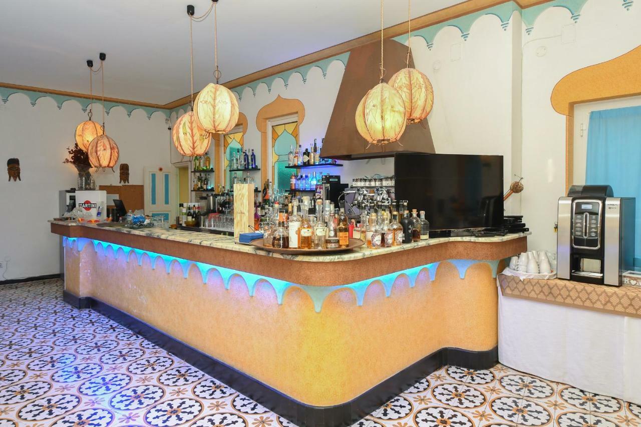 Hotel Arabesque Varigotti Exteriör bild