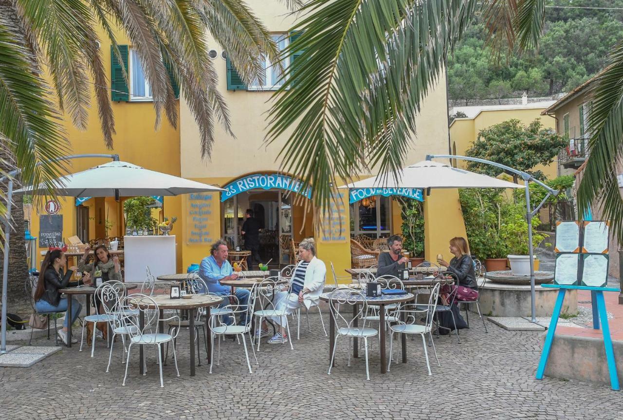 Hotel Arabesque Varigotti Exteriör bild